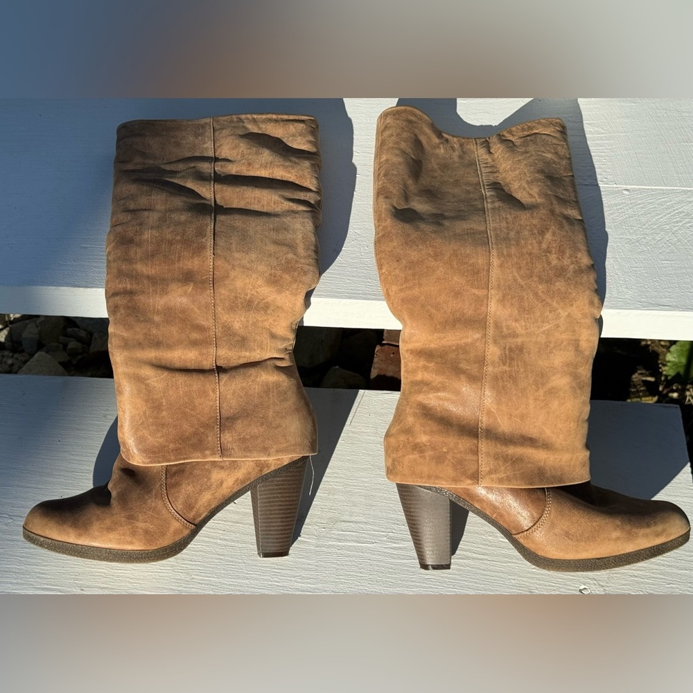 Laura Rosa Tan color Knee High Leather Boots size 8